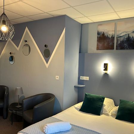 Logis Hotel De Paris Murol Exterior photo
