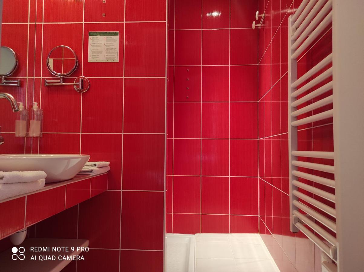 Logis Hotel De Paris Murol Exterior photo