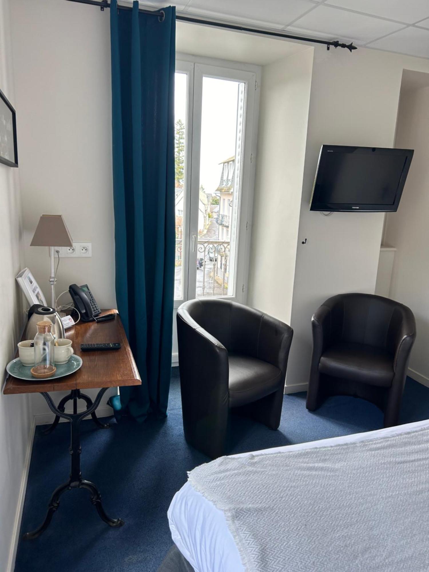 Logis Hotel De Paris Murol Exterior photo