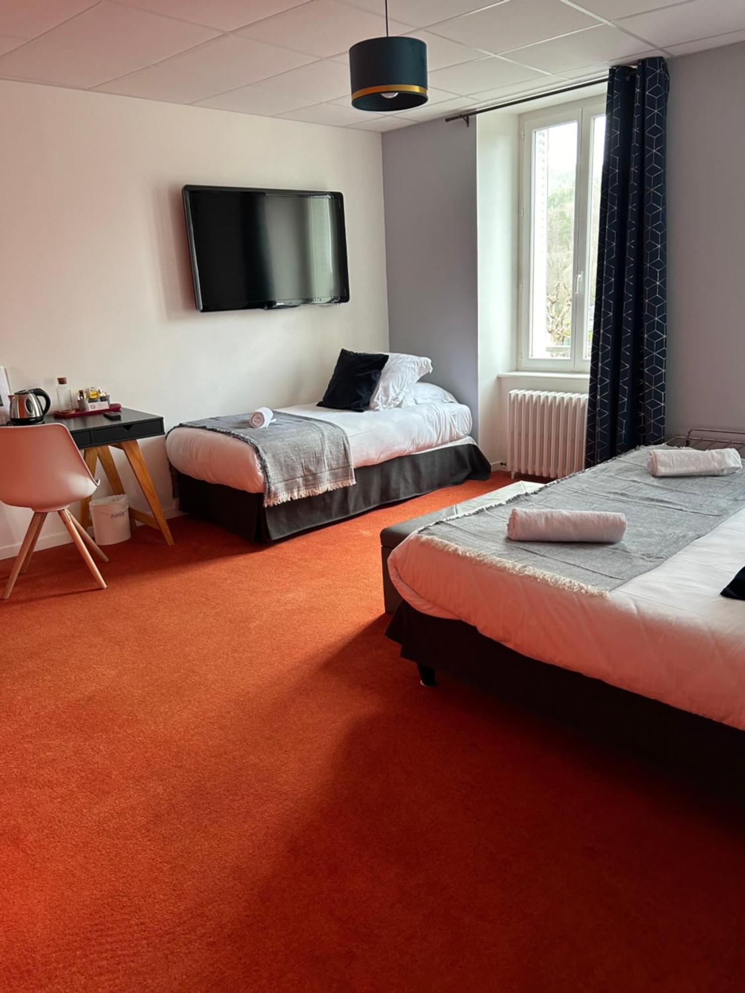 Logis Hotel De Paris Murol Exterior photo