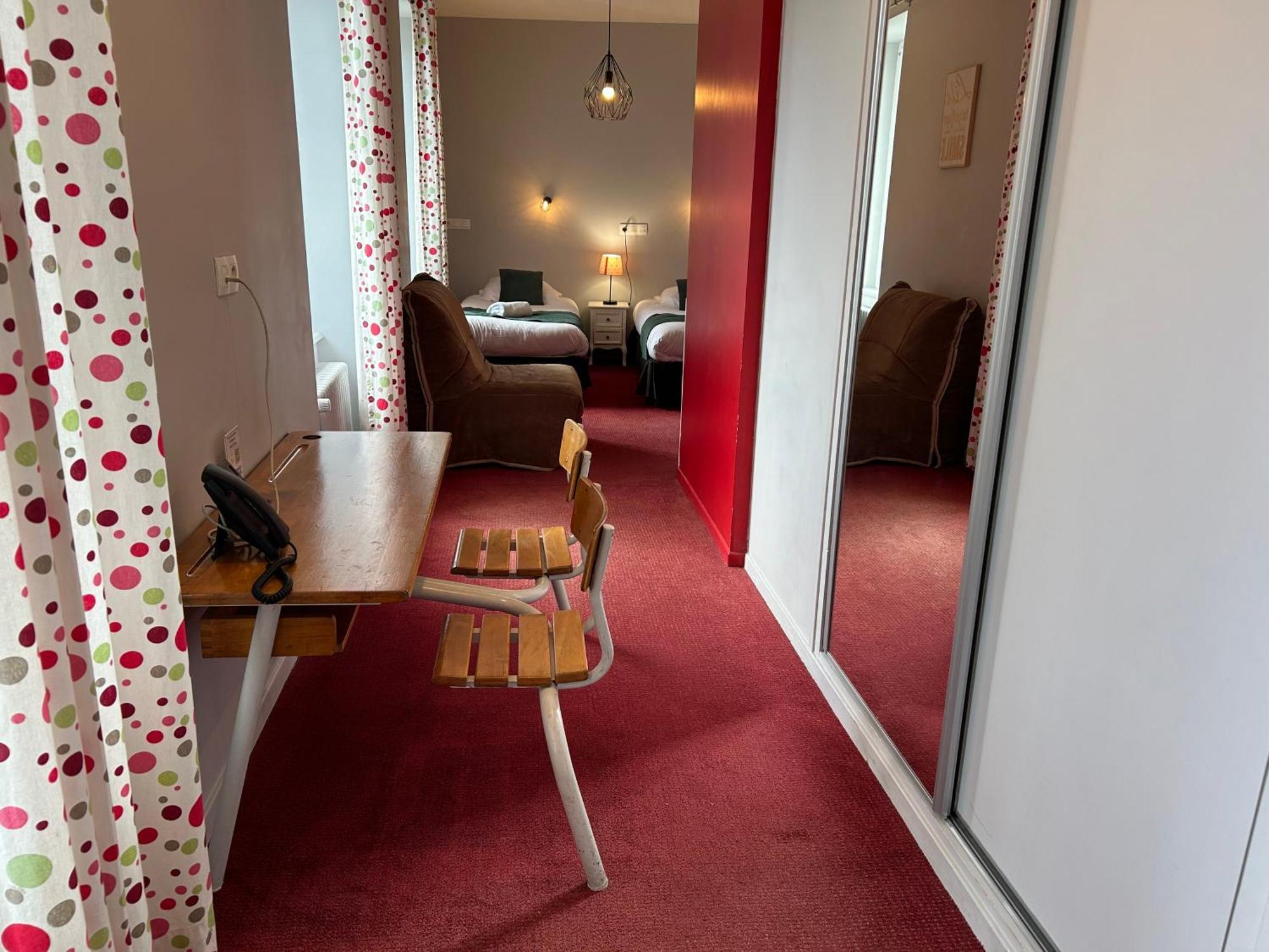 Logis Hotel De Paris Murol Exterior photo