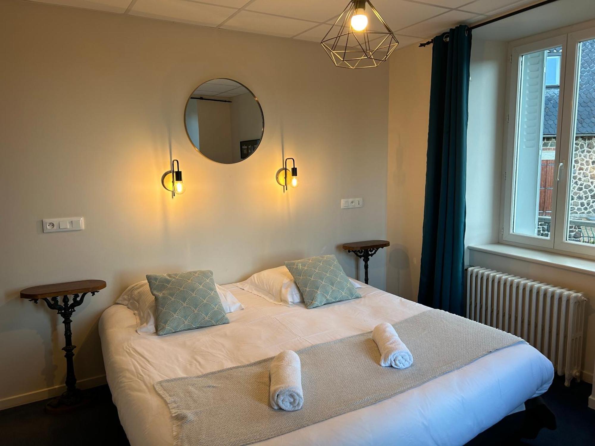 Logis Hotel De Paris Murol Exterior photo