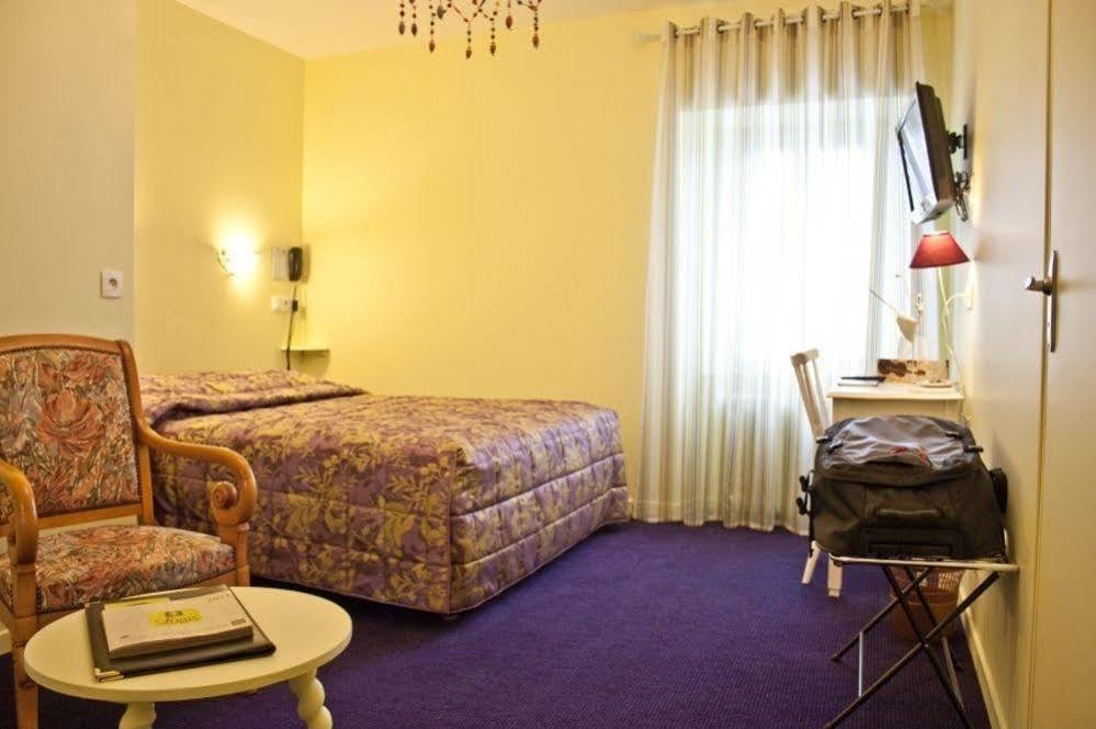 Logis Hotel De Paris Murol Exterior photo