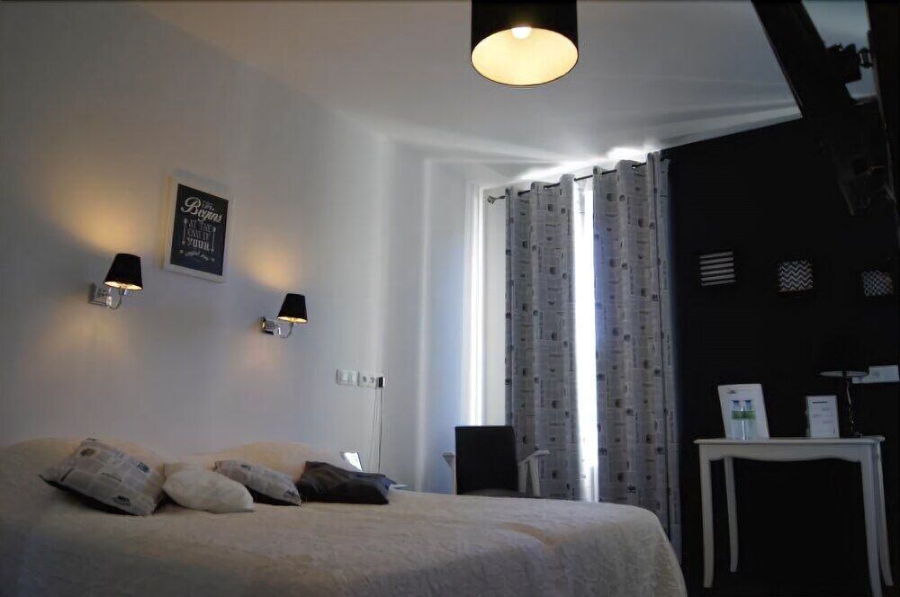 Logis Hotel De Paris Murol Exterior photo